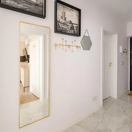Grand 5min From Station With A Balcony& Air Conditioning * Varşova