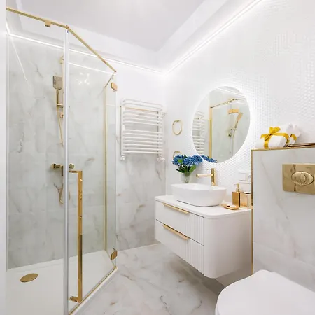 Grand 5min From Station With A Balcony& Air Conditioning * 바르샤바