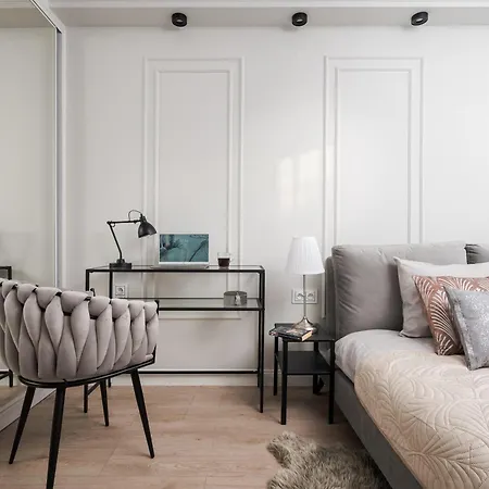 아파트 Grand 5min From Station With A Balcony& Air Conditioning 바르샤바
